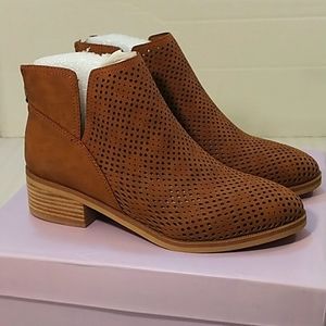 Madden girl brown booties size 7.5 new in box